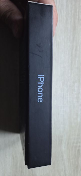 Pudełko do iPhone 13 pro max.