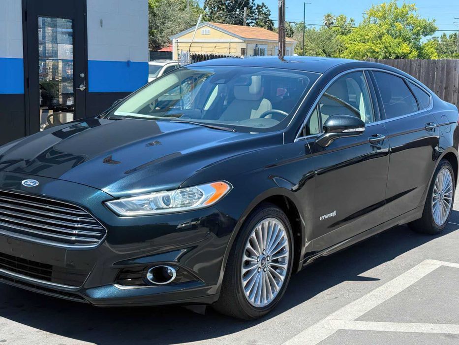 Ford Fusion Titanium      2014