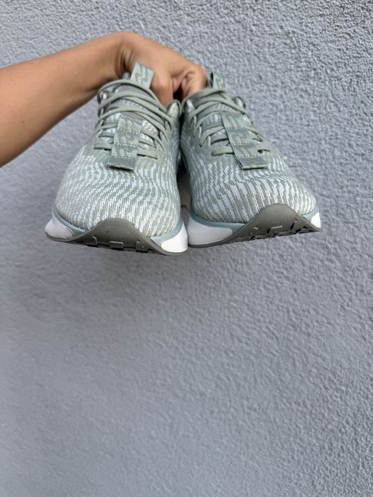 кроссовки Nike оригинал motiva light 40 размер