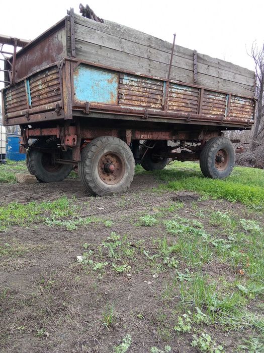 Тракторний самоскидний причіп 2ПТС-4, плуг 3-корпусний, обприскувач навісний