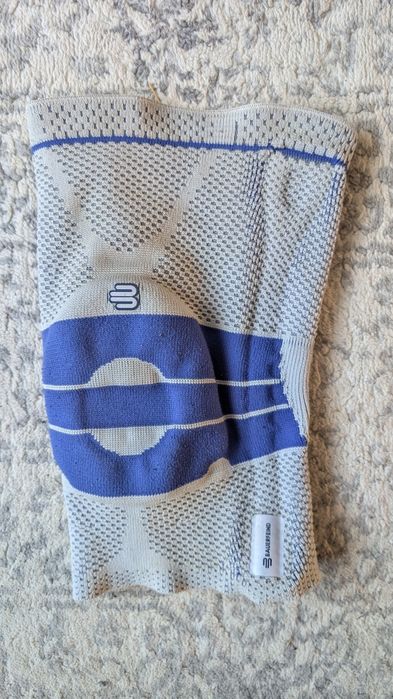 Оригінальний наколінник Bauerfeind GenuTrain