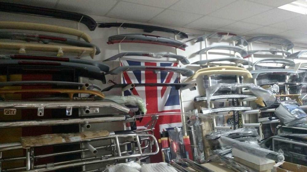Спойлер антикрыло на багажник фирменный заводской пластик!!! козырек