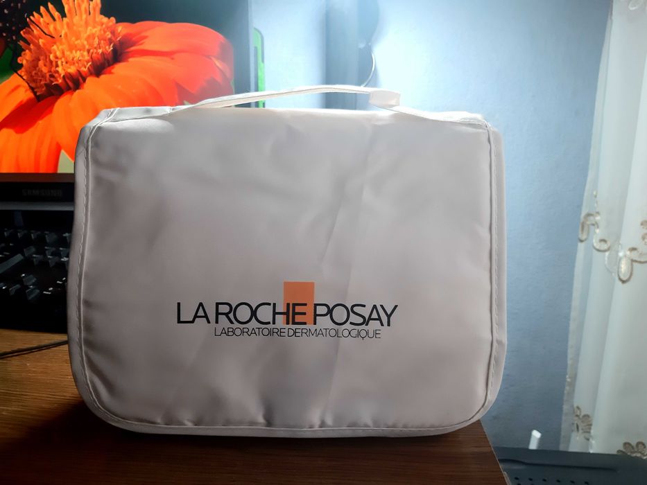 Дорожня підвісна  косметичка-органайзер La Roche-Posay