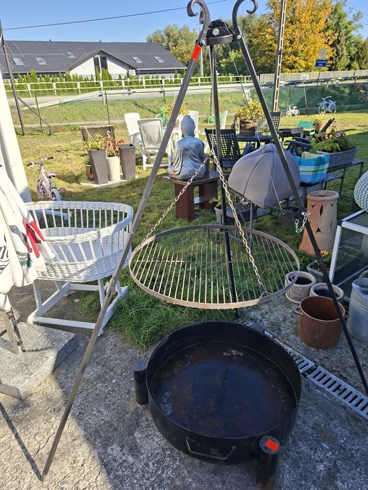 Grill  ogrodowy z rusztem ze stali nierdzewnej