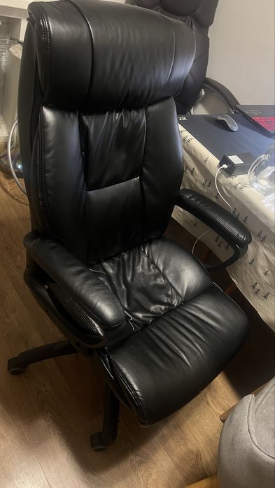 Продаю комфортные кожаные офисные кресла (2 шт.)