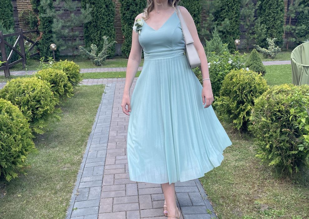 Продам вечірню сукню . 3000 грн