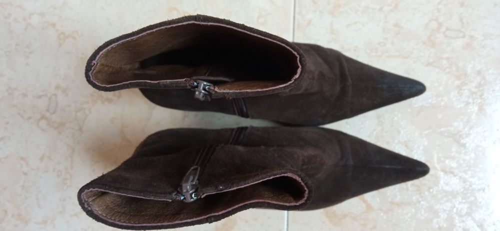 Botas castanhas de camurça cunha