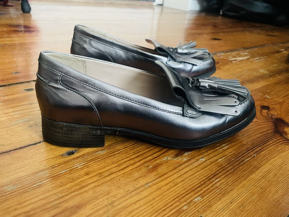 Clarks Narrative skórzane loafersy z frędzlami