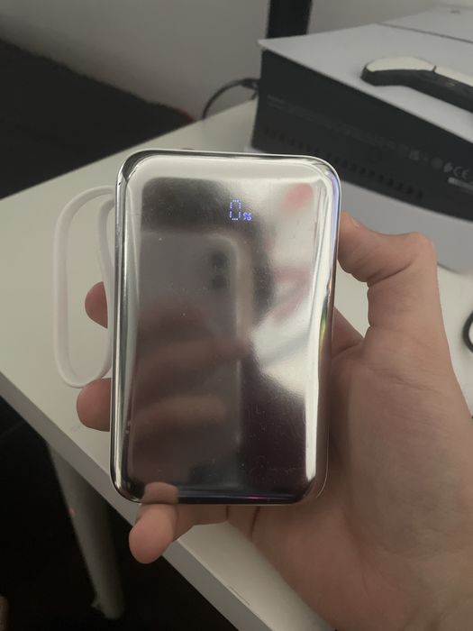 Vendo powerbank sem arranhoes com caixa