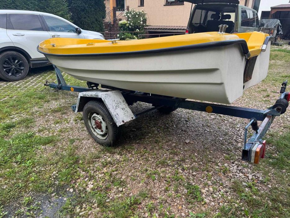 Łódka wiosłowo motorowa