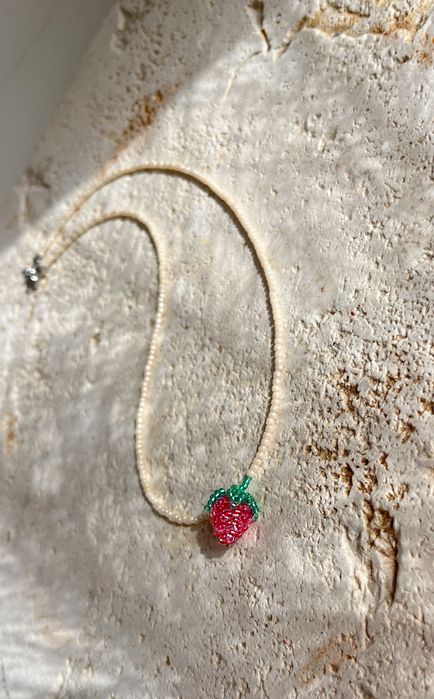 Naszyjnik z owocem maliny z koralików