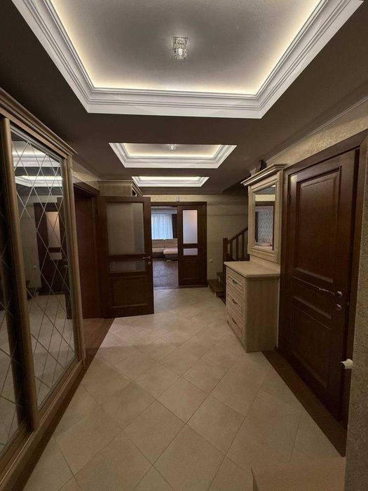 Продам добротний будинок на Агропереробці, з гаражем і ділянкою!