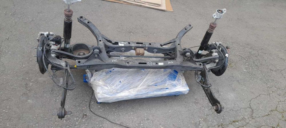 Задня ходова балка підвіска ричаг Hyundai Kona Electric