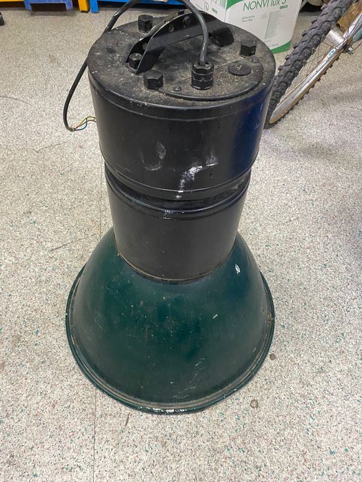 Lampa duża oświetlenie Hal