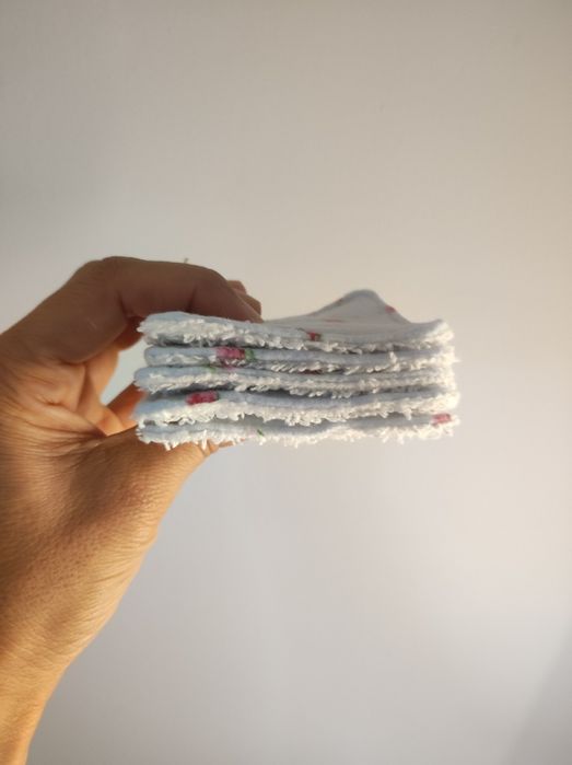 Desmaquilhantes reutilizáveis feitos à mão