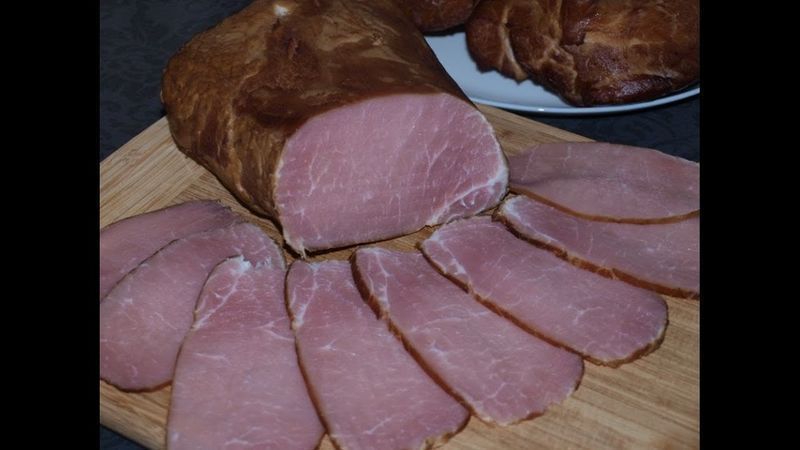 Swojskie wyroby na Wielkanoc ze świniobicia Kiełbasa szynka