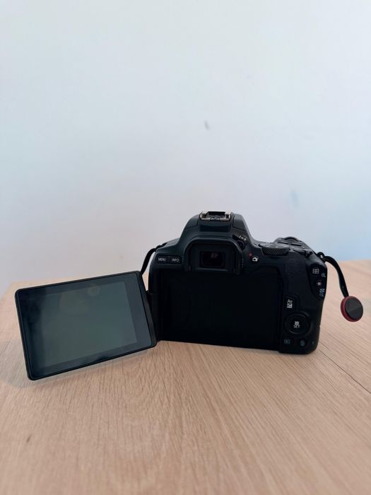 Canon EOS 250D.