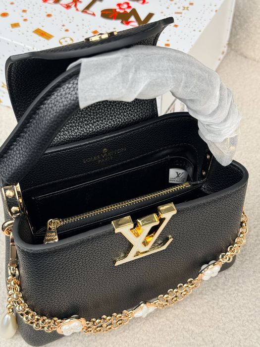 Сумка Louis Vuitton Capucines Black