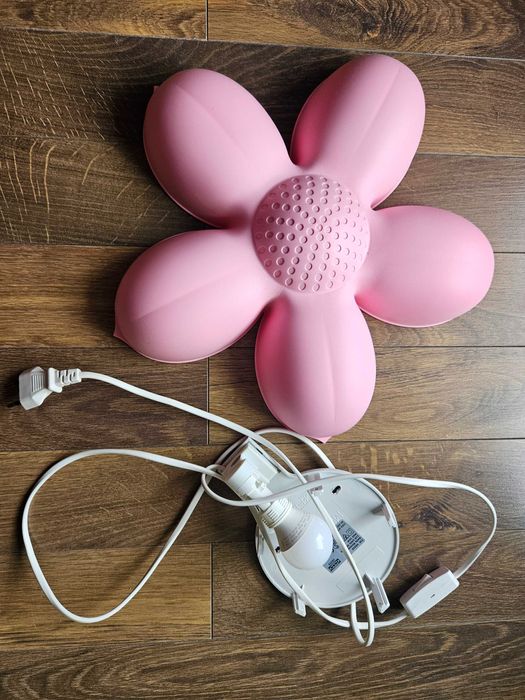 Ikea lampa ścienna, kwiatek, różowa