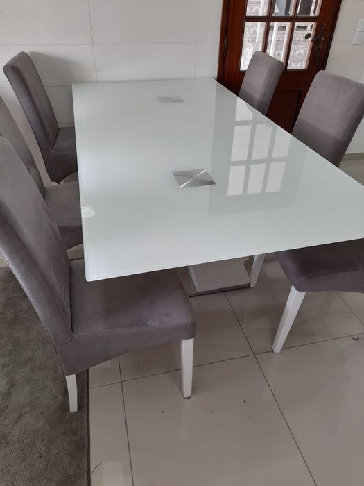 Mesa branco lacado com tampo de vidro