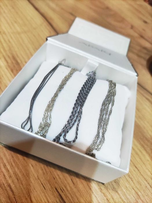 Srebrna zawieszka z cyrkoniami Apart