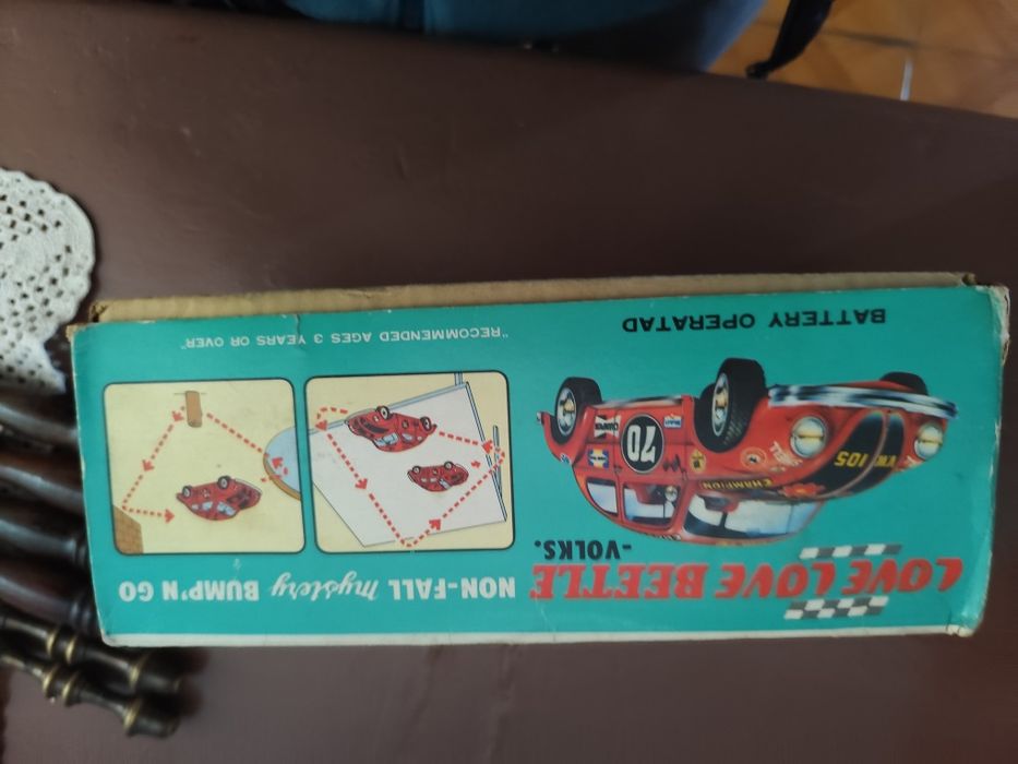 Carro antigo Beatle a pilhas