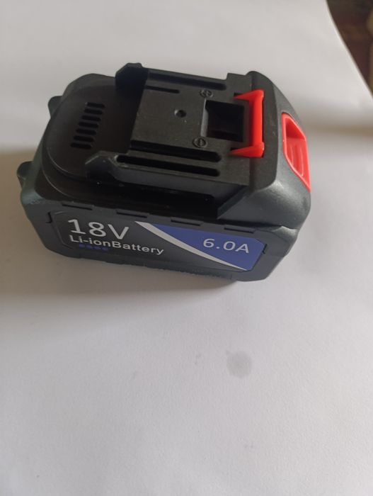 Акомулятор для шуроповерта