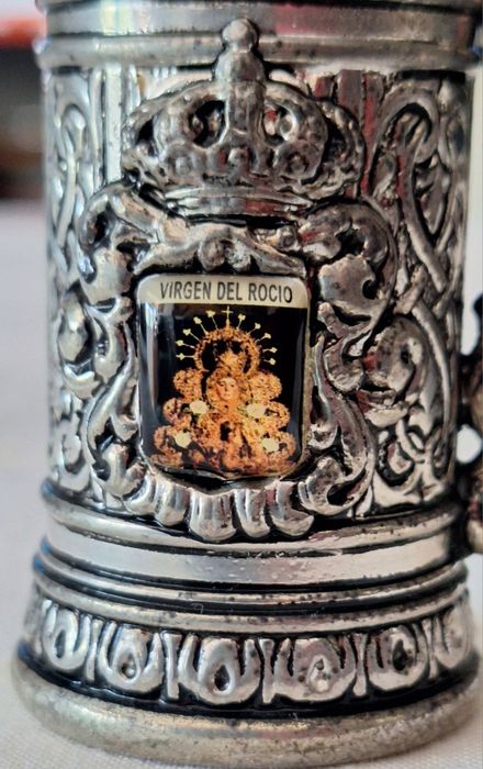 Caneca miniatura em estanho com a coroa e imagem da Virgem del Rocio