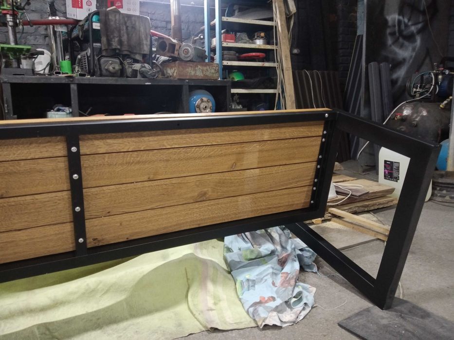 Лавка в стилі ,,Loft,, з дубовими рейками