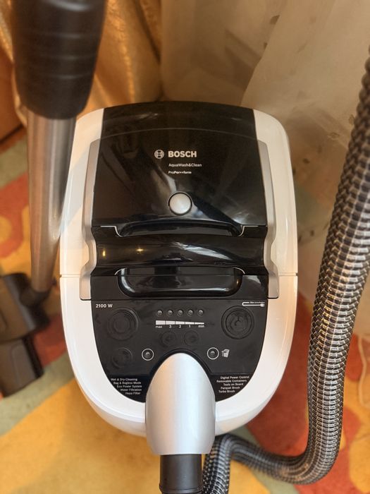 миючий пилосос  моющий пылесос  Bosch BWD421PRO AquaWash&Clean