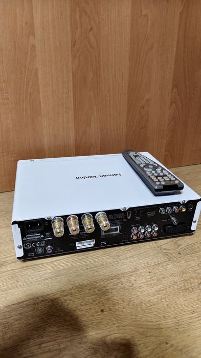 Шикарний Усилитель harman kardon hs200