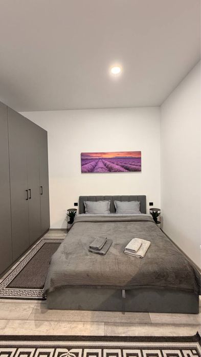 Світло є, безперебійне  живлення. Оренда, подобово. Центр.