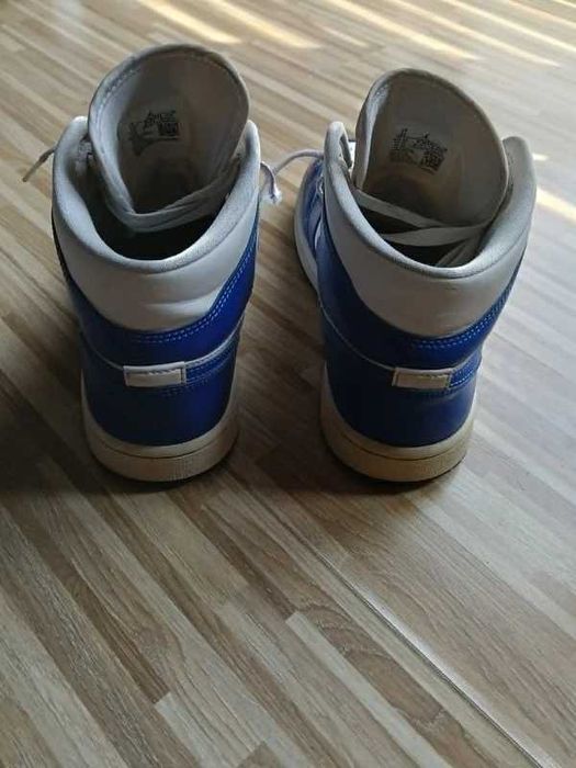 Jordan 1 Mid Kentucky Blue