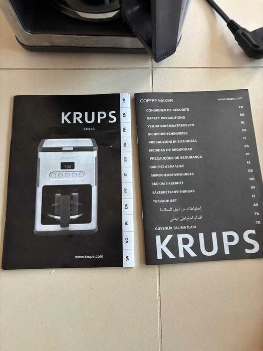 Maquina de café Krups e papéis de filtro
