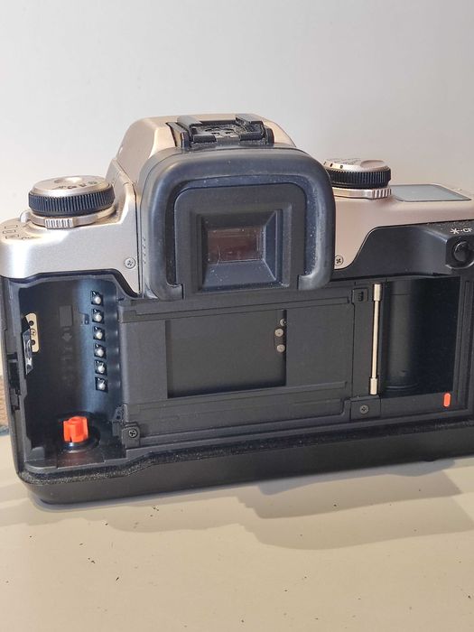 Canon EOS 50 - Câmara Analógica