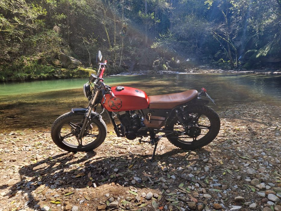 Moto cafe racer 125 4t 11kw