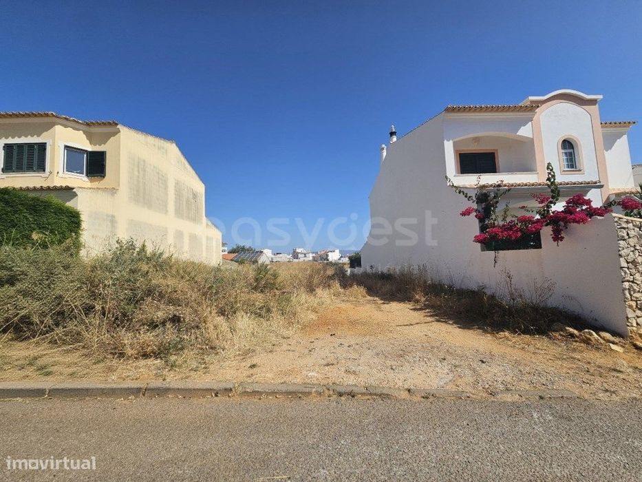 Urban Plot for Construction of a Residence with Garage in Bela Vista...