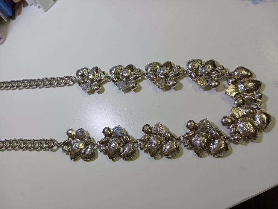 Колье с крупными камнями. Ожерелье с камнями.