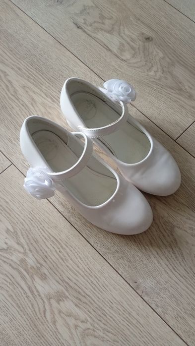 Buty białe do komunii