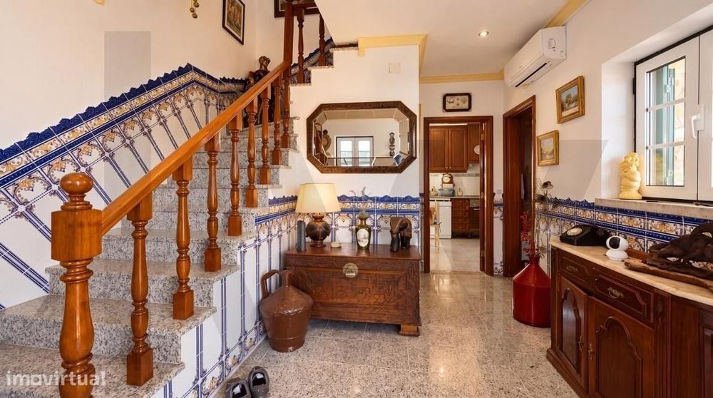 Moradia junto a Óbidos | 222 m2, garagem, sótão e excelente espaço ext