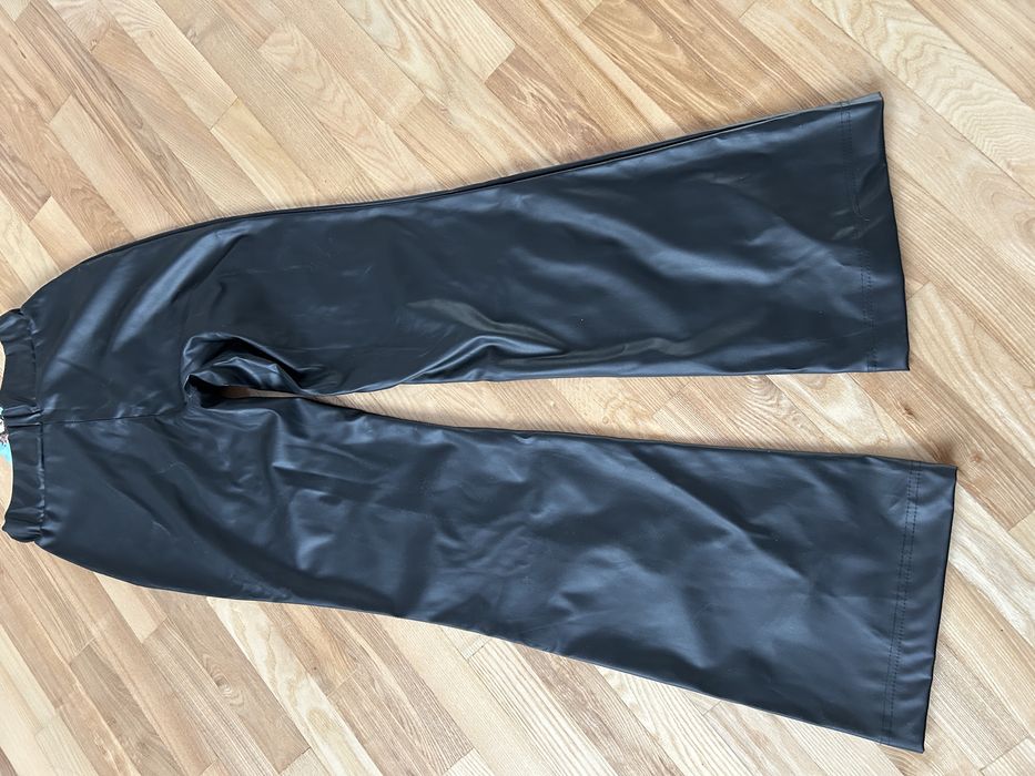 Штани на дівчинку