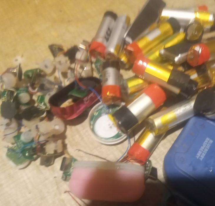 Аккумуляторы с платой для зарядки 20 штук