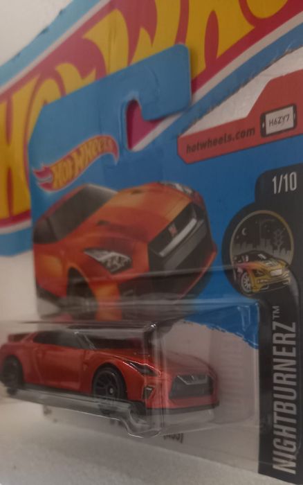 17 Nissan GT-R R35 Hot Wheels