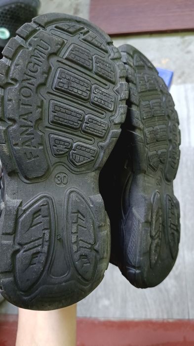 Кросівки чорні 30