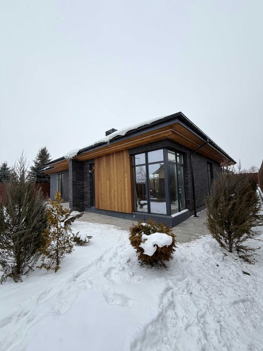 Продам дом с бассейном в Новоалександровке 150 кв район Школы