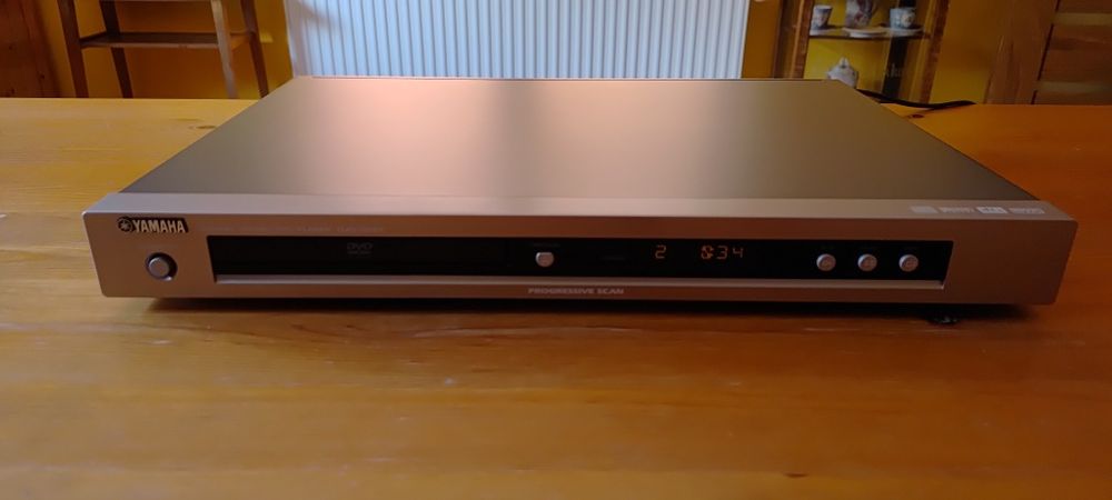 Odtwarzacz DVD Yamaha S-557