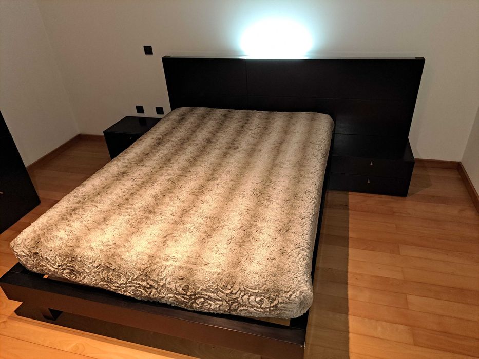 Cama em madeira wengue(sem mesinhas)