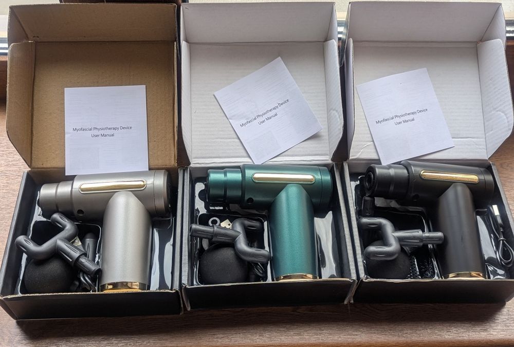 Портативний перкуссионный массажер аккумуляторный Massage Gun 4насадки