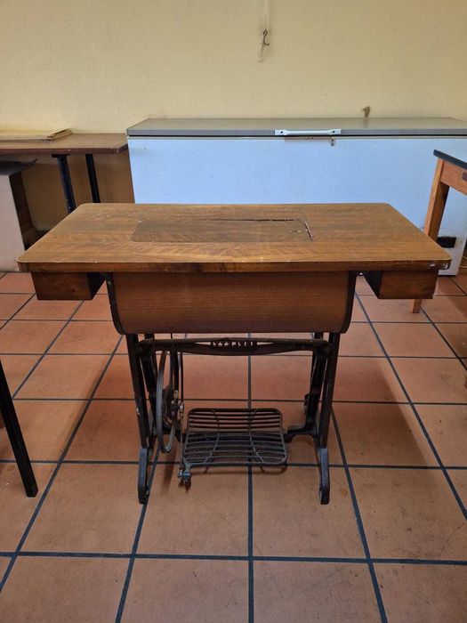 Mesa de costura marca Borletti