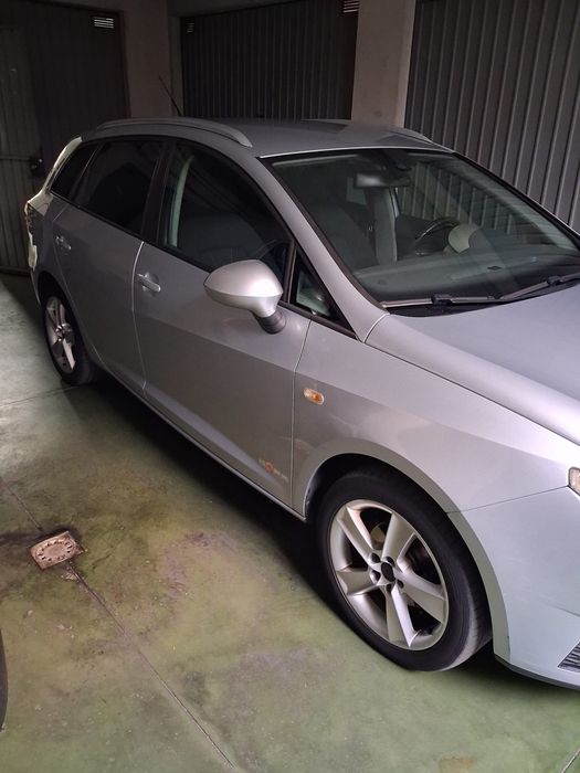 Carro em muito bom estado sem nada a fazer muito economico a gasolina